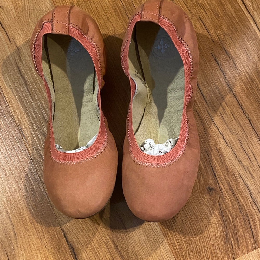 CHARLESTON SHOE CO. Coral-Leather Ballet Flats